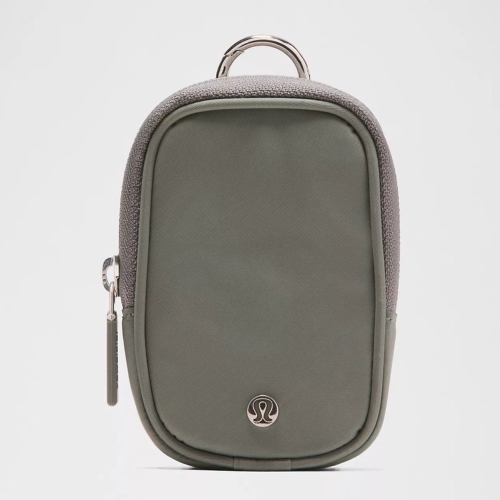 NWT/ lululemon 🍋 Clippable Nano Pouch